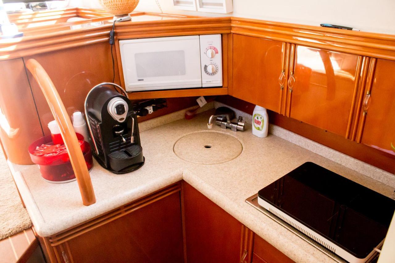 Aquadouro Yacht Radames - Sleep Boat Experience Hotel Castelo de Paiva Exterior photo