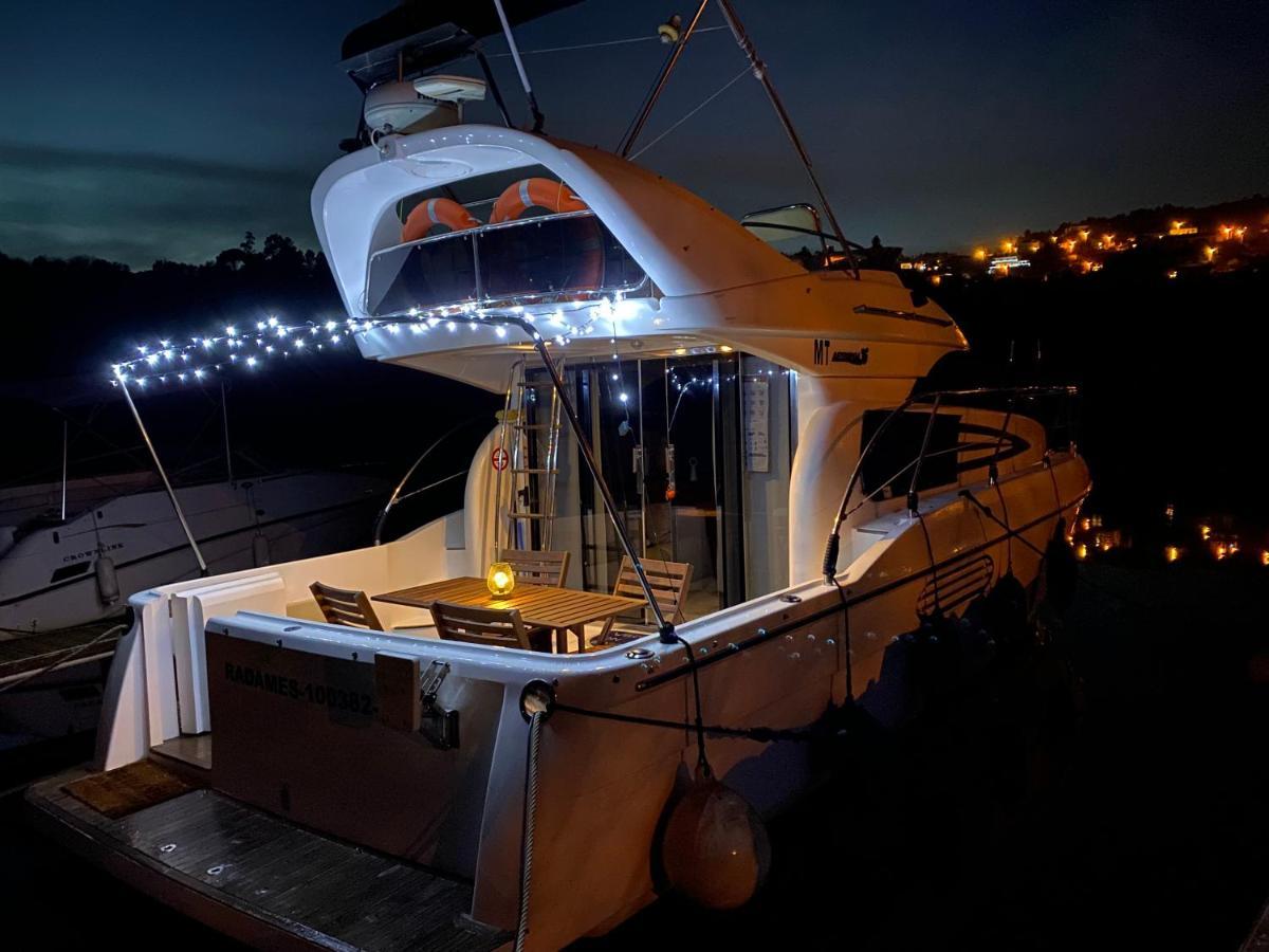 Aquadouro Yacht Radames - Sleep Boat Experience Hotel Castelo de Paiva Exterior photo