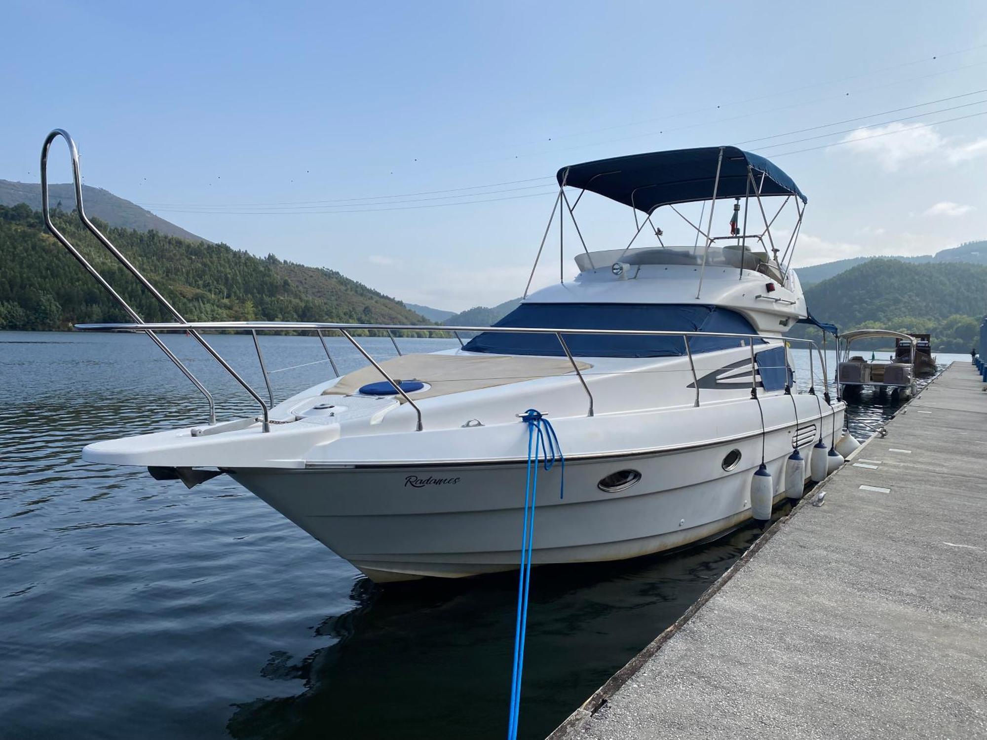 Aquadouro Yacht Radames - Sleep Boat Experience Hotel Castelo de Paiva Exterior photo